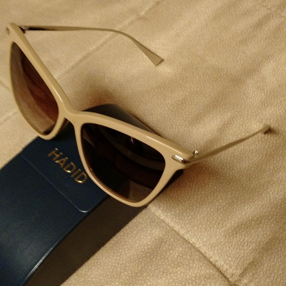 New Hadid Butterfly Sunglasses - Picture 3 of 4